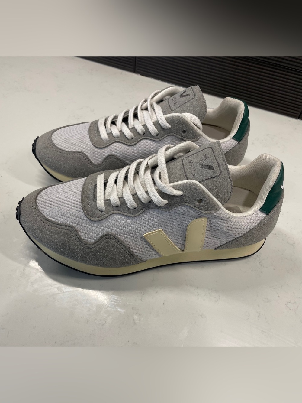 EUC VEJA SDU Alveomesh Mesh Runner Sneakers Women Size 8 Light Grey/Butter